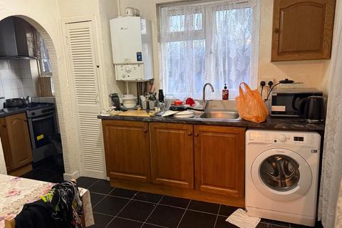 1 bedroom in a house share to rent, Sussex Road, London E6