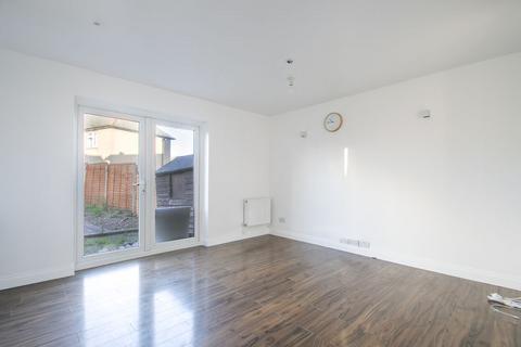 3 bedroom semi-detached house to rent, Leigh Place, Welling DA16