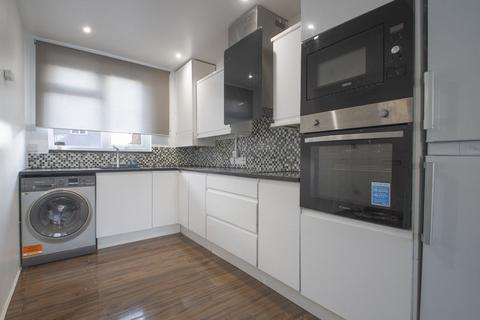 3 bedroom semi-detached house to rent, Leigh Place, Welling DA16