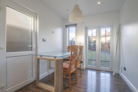 3 bedroom semi-detached house to rent, Leigh Place, Welling DA16