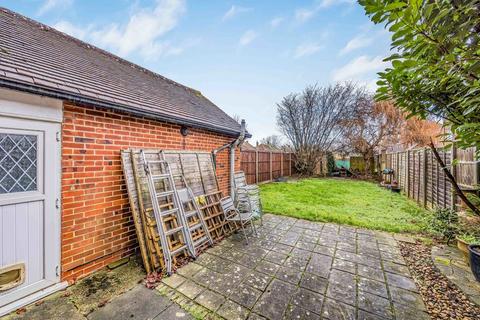3 bedroom terraced house for sale, Manor Road, Southbourne
