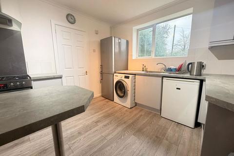 3 bedroom semi-detached house to rent, Tone Drive, Gloucester