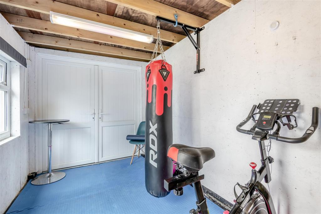 8655678-interior30.jpg