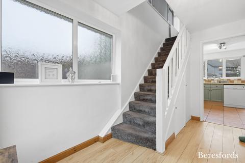 3 bedroom semi-detached house for sale, Newlands Close, Billericay, CM12