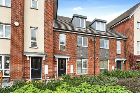 Fullbrook Avenue, Reading RG7