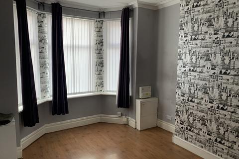3 bedroom end of terrace house to rent, Trafford Road, Eccles, Manchester