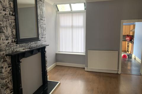 3 bedroom end of terrace house to rent, Trafford Road, Eccles, Manchester