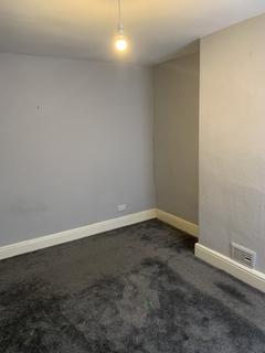 3 bedroom end of terrace house to rent, Trafford Road, Eccles, Manchester
