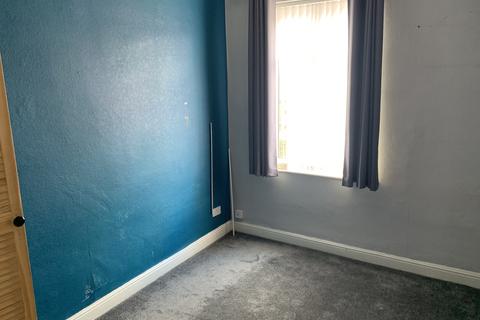 3 bedroom end of terrace house to rent, Trafford Road, Eccles, Manchester