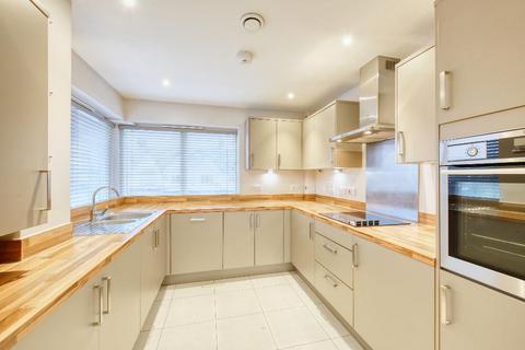 3 bedroom flat to rent, 328 Kingston Road, London, SW20 8BU
