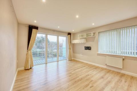 3 bedroom flat to rent, 328 Kingston Road, London, SW20 8BU