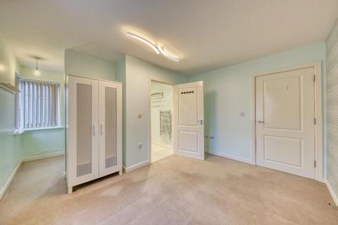 3 bedroom flat to rent, 328 Kingston Road, London, SW20 8BU