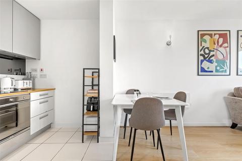 2 bedroom apartment for sale, New River Avenue, London N8