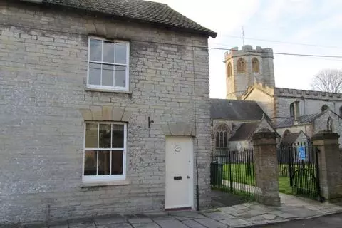 2 bedroom end of terrace house to rent