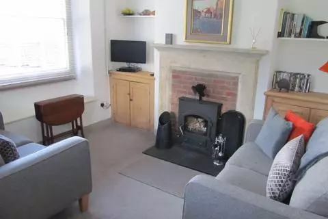 2 bedroom end of terrace house to rent - View 2