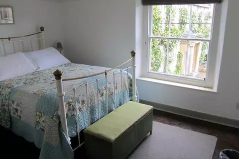 2 bedroom end of terrace house to rent - View 4