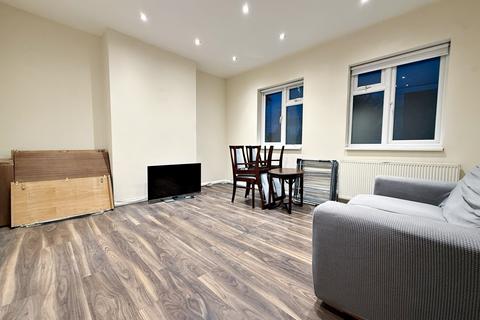 2 bedroom flat to rent - Bathurst Walk, Iver, SL0