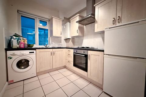 2 bedroom flat to rent, Bathurst Walk, Iver, SL0