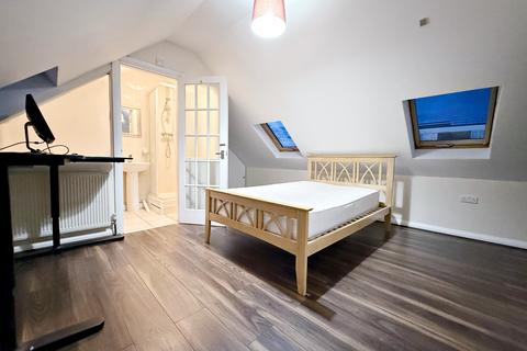 2 bedroom flat to rent, Bathurst Walk, Iver, SL0