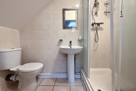 2 bedroom flat to rent, Bathurst Walk, Iver, SL0
