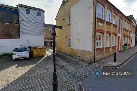 2 bedroom flat to rent, Crow Lane, Rochester, ME1