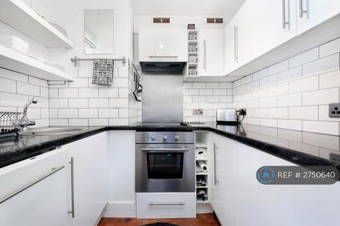 2 bedroom flat to rent, Musgrave Court, London, SW11