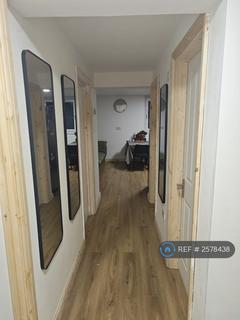 1 bedroom in a flat share to rent, Brentford, London, TW8