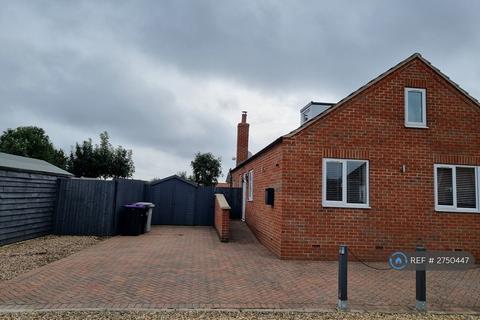 3 bedroom detached house to rent, Crabtree Lane, Sutton-On-Sea, Mablethorpe, LN12