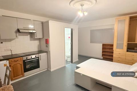 Studio to rent, London, London, NW2