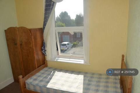 1 bedroom in a flat share to rent, Talbot Road, Bournemouth, BH9