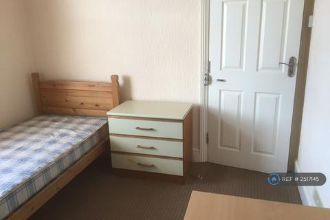 1 bedroom in a flat share to rent, Talbot Road, Bournemouth, BH9