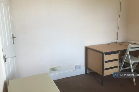 1 bedroom in a flat share to rent, Talbot Road, Bournemouth, BH9