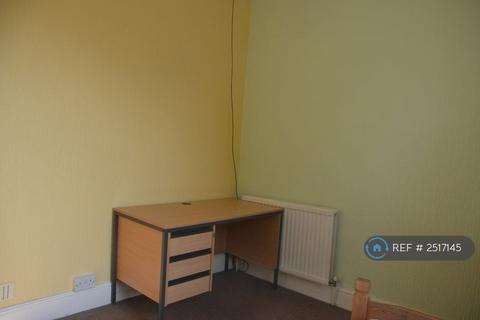 1 bedroom in a flat share to rent, Talbot Road, Bournemouth, BH9