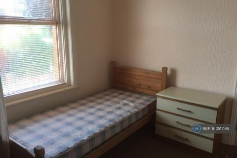 1 bedroom in a flat share to rent, Talbot Road, Bournemouth, BH9