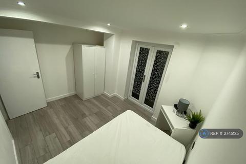 1 bedroom in a flat share to rent, Ladywell Road, London, SE13