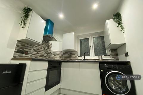 1 bedroom in a flat share to rent, Ladywell Road, London, SE13