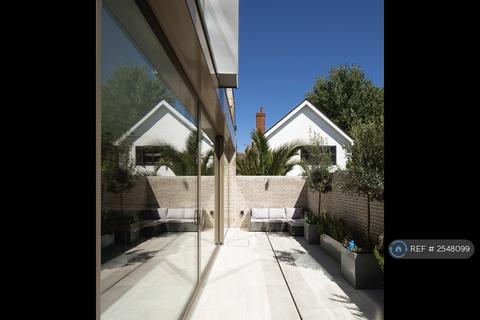 3 bedroom detached house to rent, Morris Gardens, London, SW18