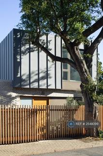 3 bedroom detached house to rent, Morris Gardens, London, SW18