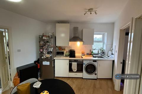 1 bedroom flat to rent, Lilburne Gardens, London, SE9