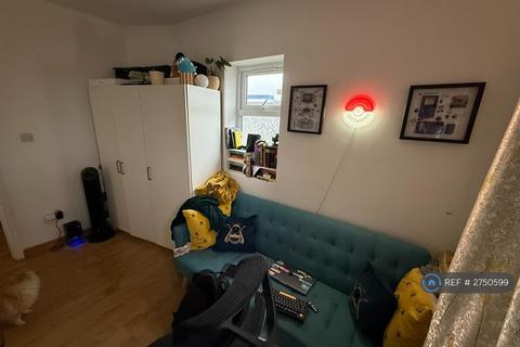 1 bedroom flat to rent, Lilburne Gardens, London, SE9