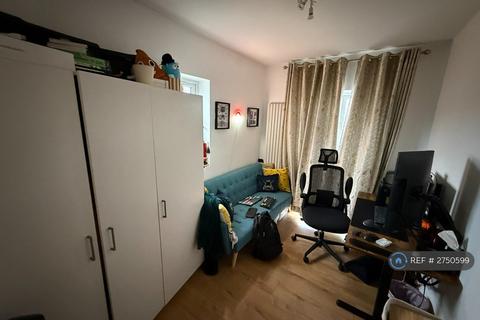 1 bedroom flat to rent, Lilburne Gardens, London, SE9