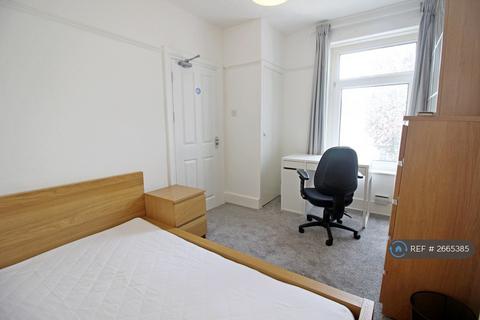 4 bedroom terraced house to rent, Rhyddings Terrace, Brynmill, Swansea, SA2