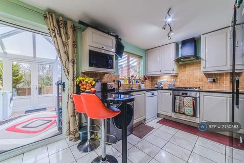 3 bedroom detached house to rent, Elsham Way, Swindon, SN25