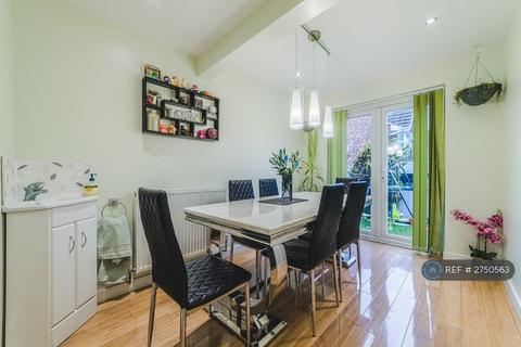 3 bedroom detached house to rent, Elsham Way, Swindon, SN25