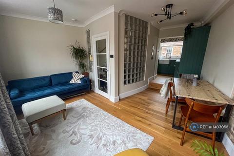 1 bedroom maisonette to rent, St. John Street, London, EC1V