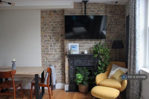 1 bedroom maisonette to rent, St. John Street, London, EC1V