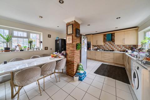 4 bedroom semi-detached house for sale, St. Andrews Crescent, Windsor, Berkshire