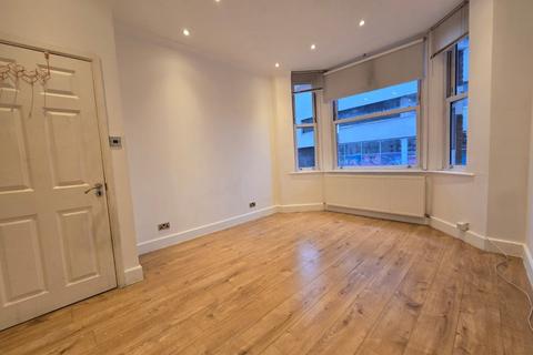 2 bedroom flat to rent, High Road, Finchley