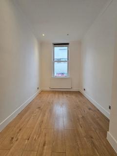 2 bedroom flat to rent, High Road, Finchley