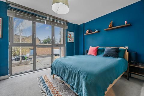2 bedroom flat for sale, Chamberlain Court, Silwood Street, London, SE16